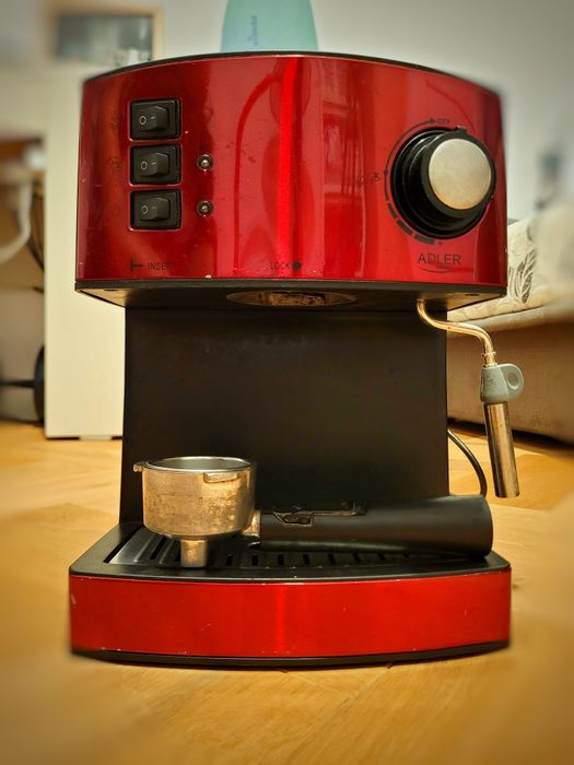 Ekspres do kawy Adler 4404. Prosty, niezawodny, pewny, tani.
