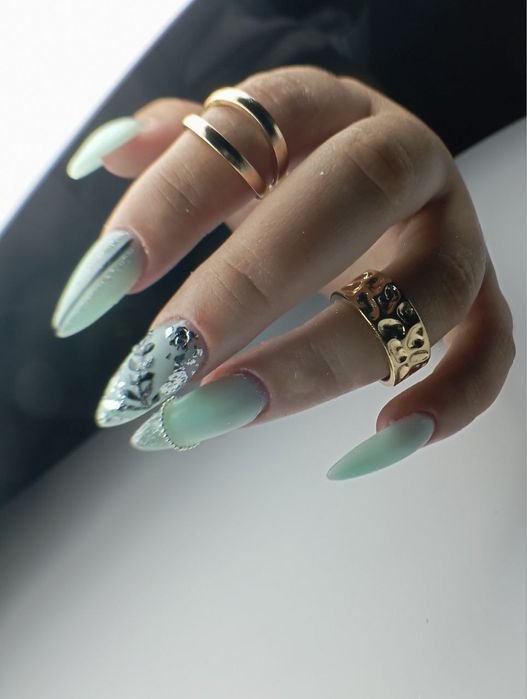 Шукаю моделей на манікюр для відпрацювання та наповнення портфоліо.