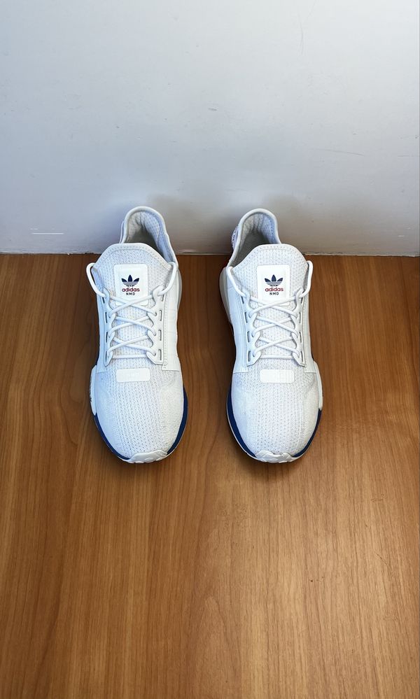 Кроссовки Adidas Boost NMD r1 v2 размер 45 оригинал спортивные бег run