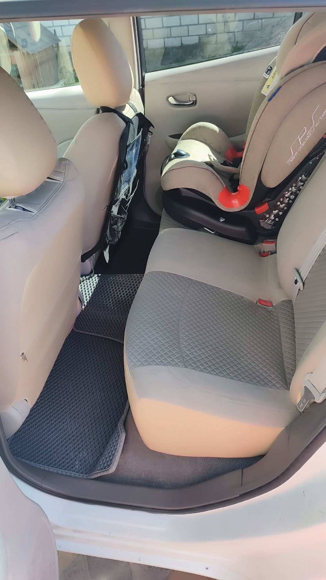 Авто Nissan Lief