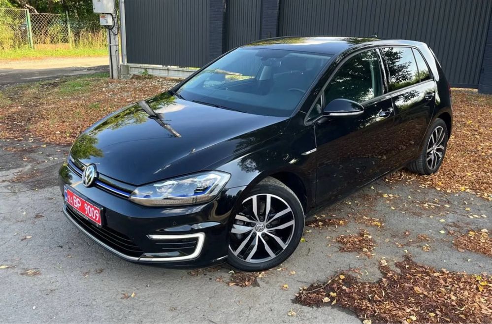 Оренда авто Volkswagen E-Golf 24 kW