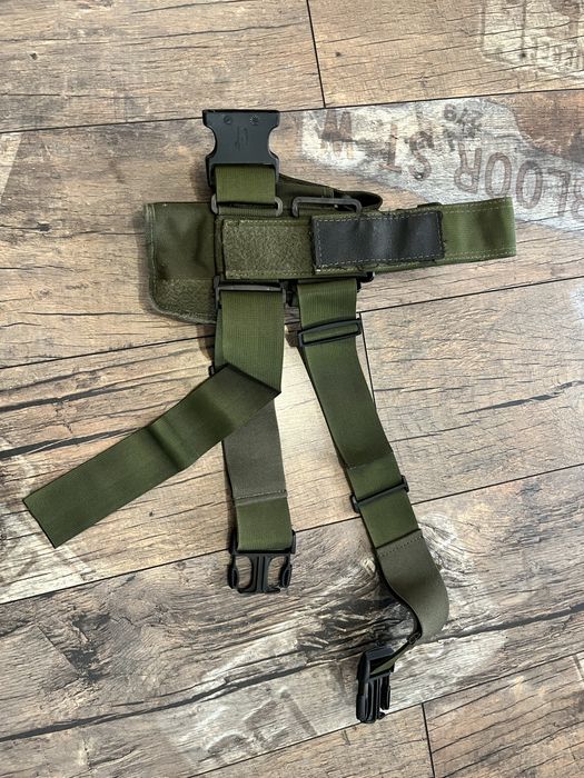 Uniwersalna kabura udowa Fobus na pistolety 9mm.