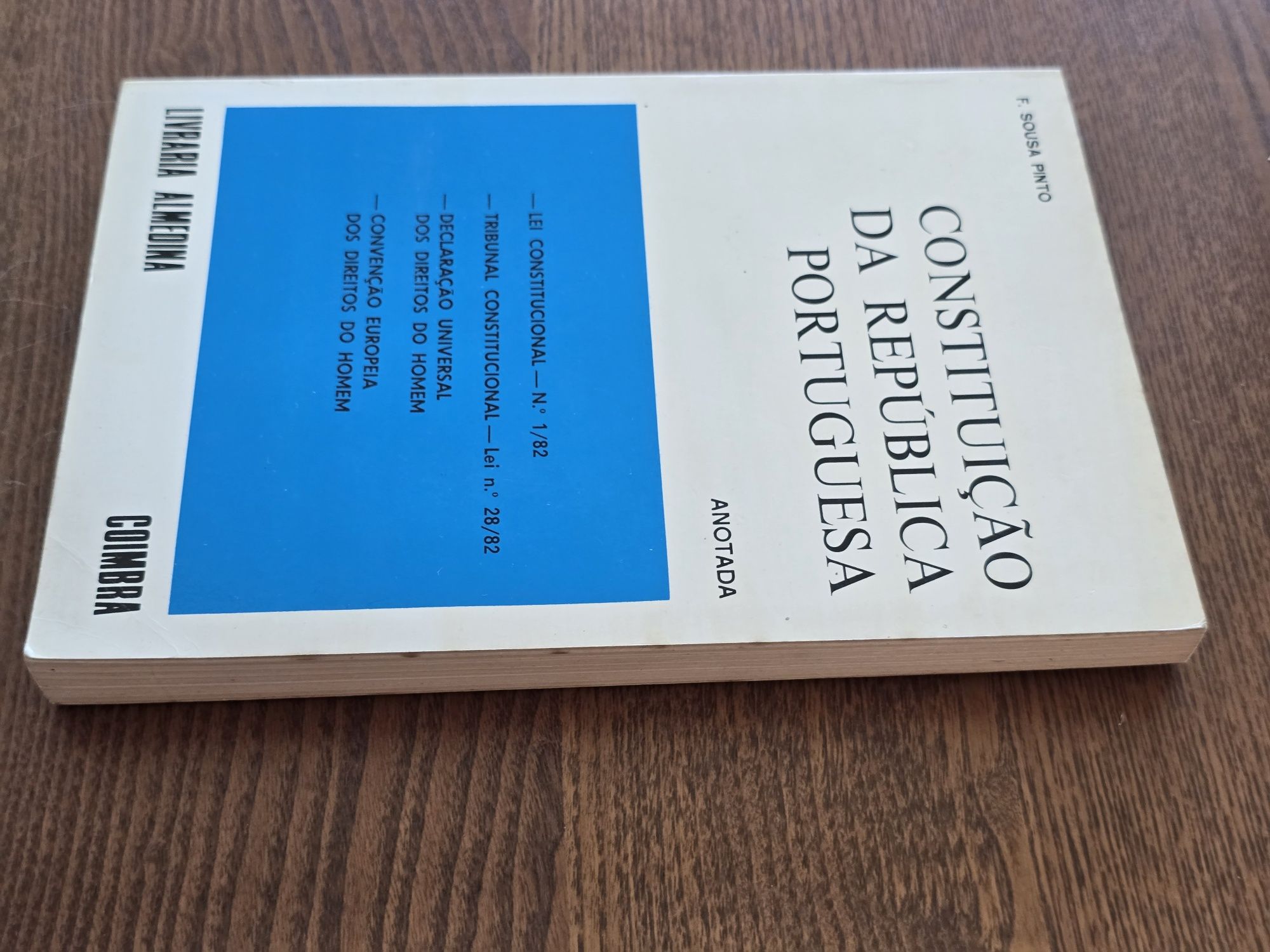 Livros jurídicos / Direito / 1 = 2,5€ / 10 = 20€