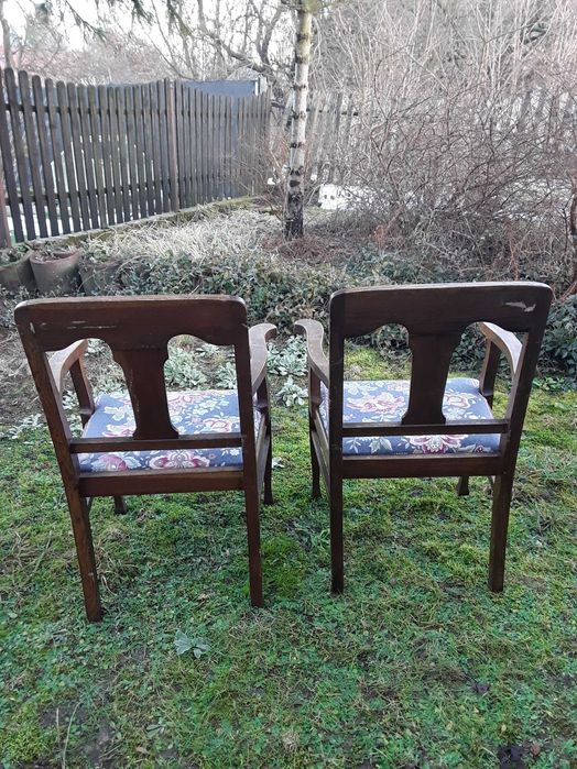 Krzesła drewniane, stare