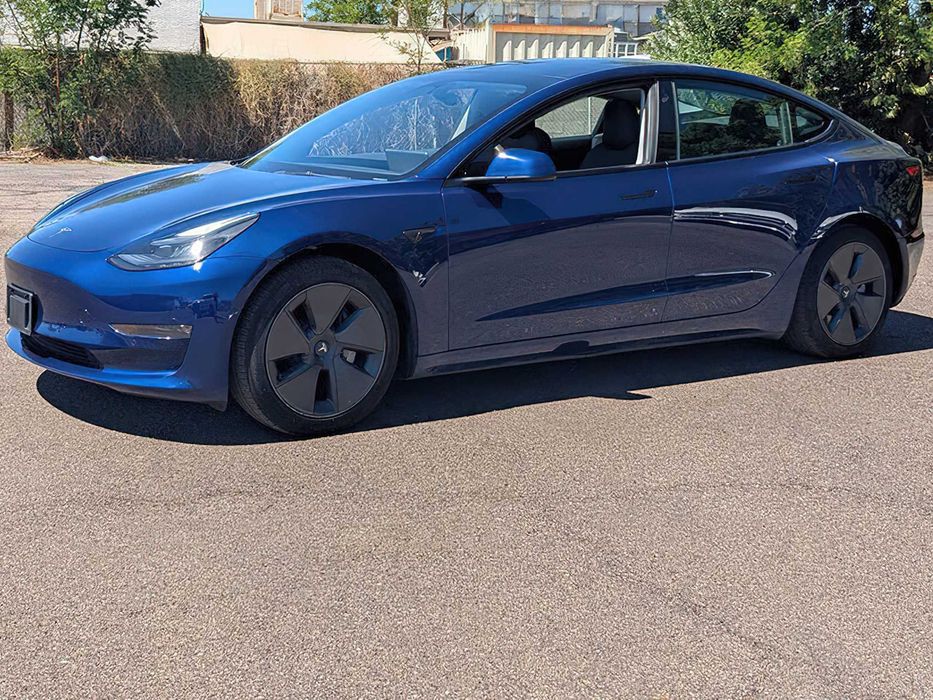 Tesla Model 3 Long Range      2022