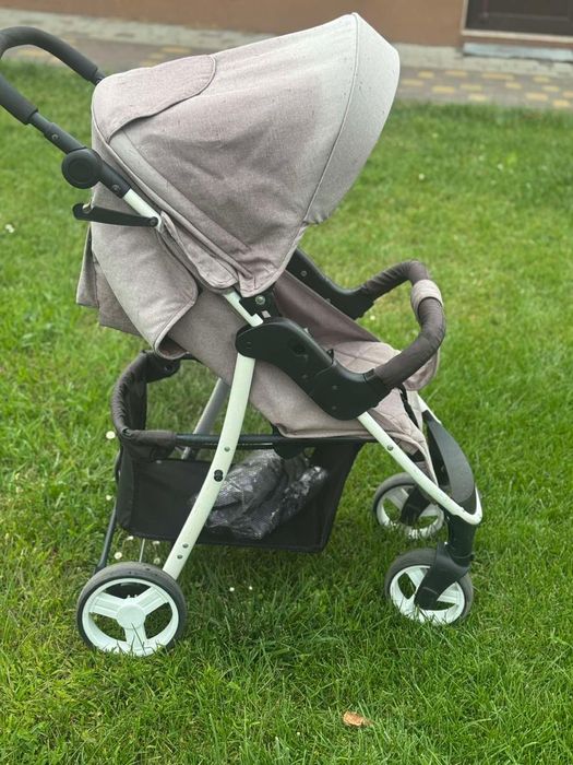 Прогулянкова коляска в хорошому стані