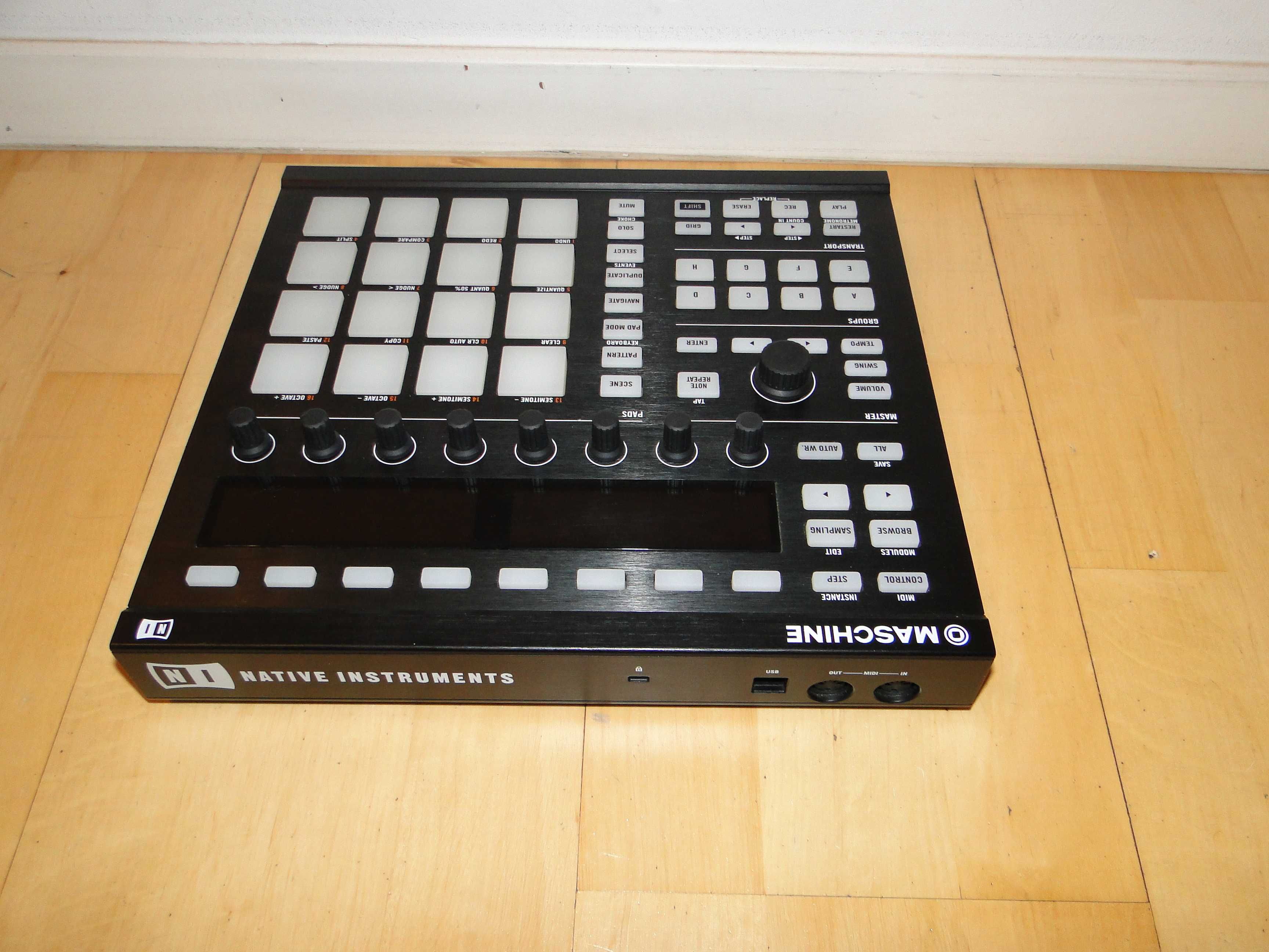 Zawodowa Stacja Dla DJ Kontroler Native Instruments Maschine MK2.Nówka