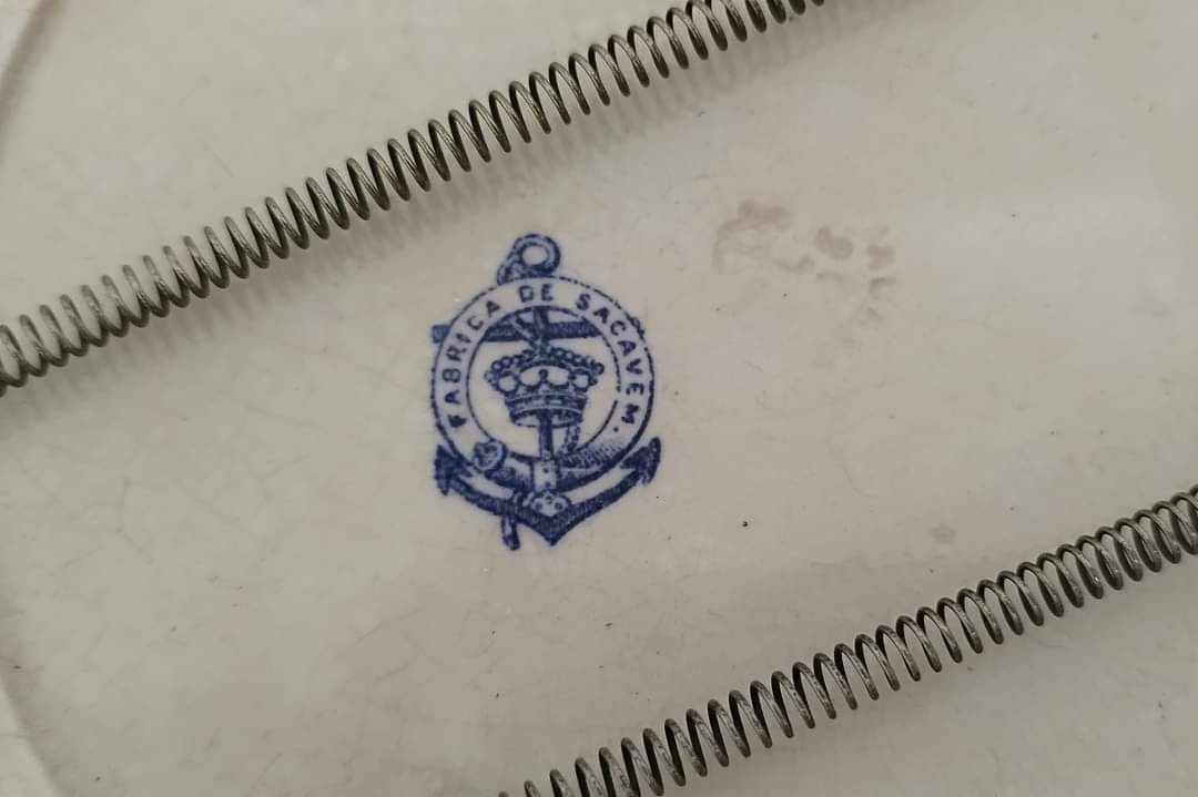 Prato antigo Real Fábrica de Sacavém - motivo Chorão