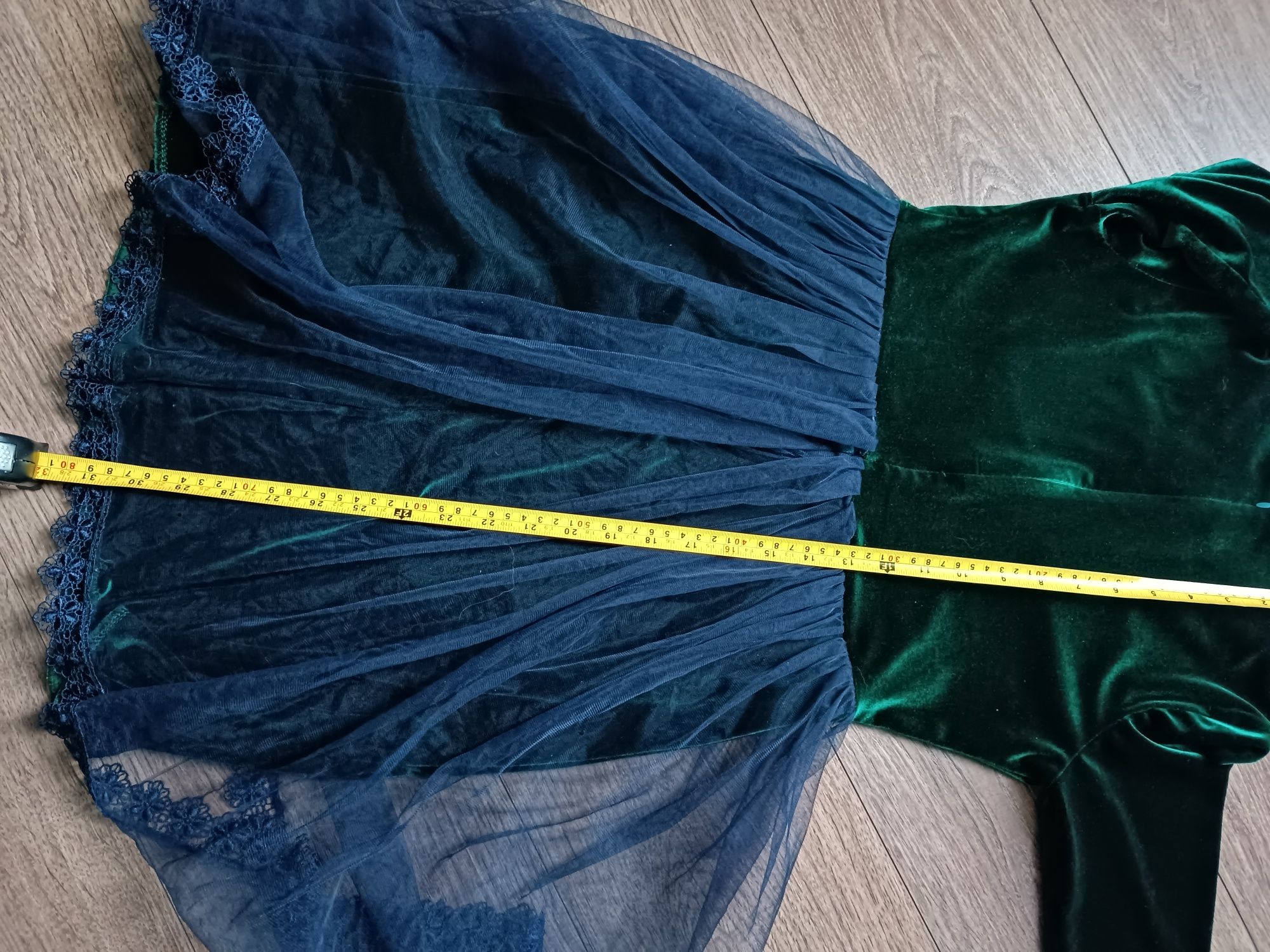 Платье праздничное,темно зелёное ,велюр -фатин на 9-12лет