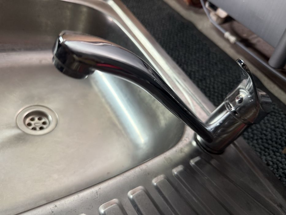 Zlewozmywak z ociekaczem i bateria w zestawie