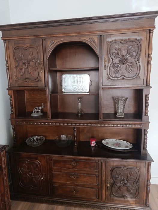 Móvel antigo castanho