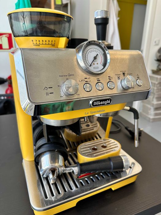 Máquina de café manual La Specialista Arte EC9155.YE amarela