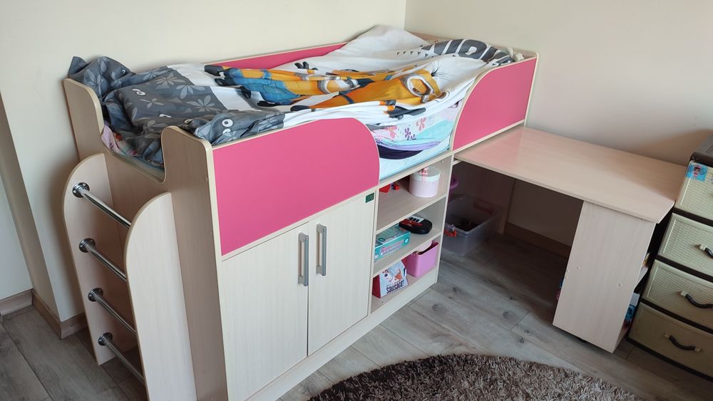 Ліжко для дівчинки з видвигающим столиком