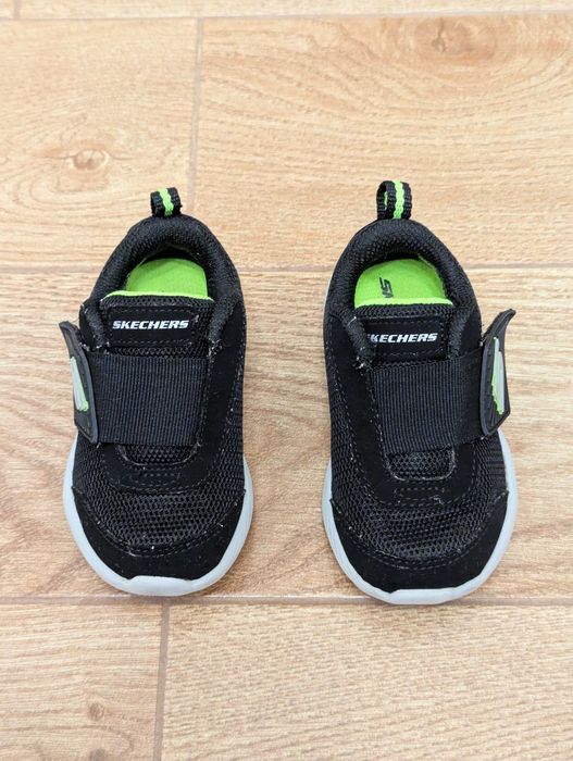 Кросівки Skechers Dyna-Lite Розмір 22