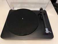 Gramofon NAD C588