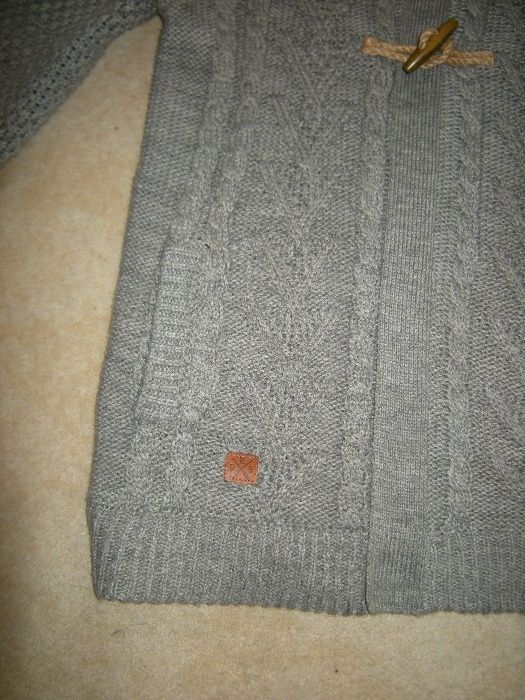 Swterer młodzieżowy RESERVED kaptur modny splot