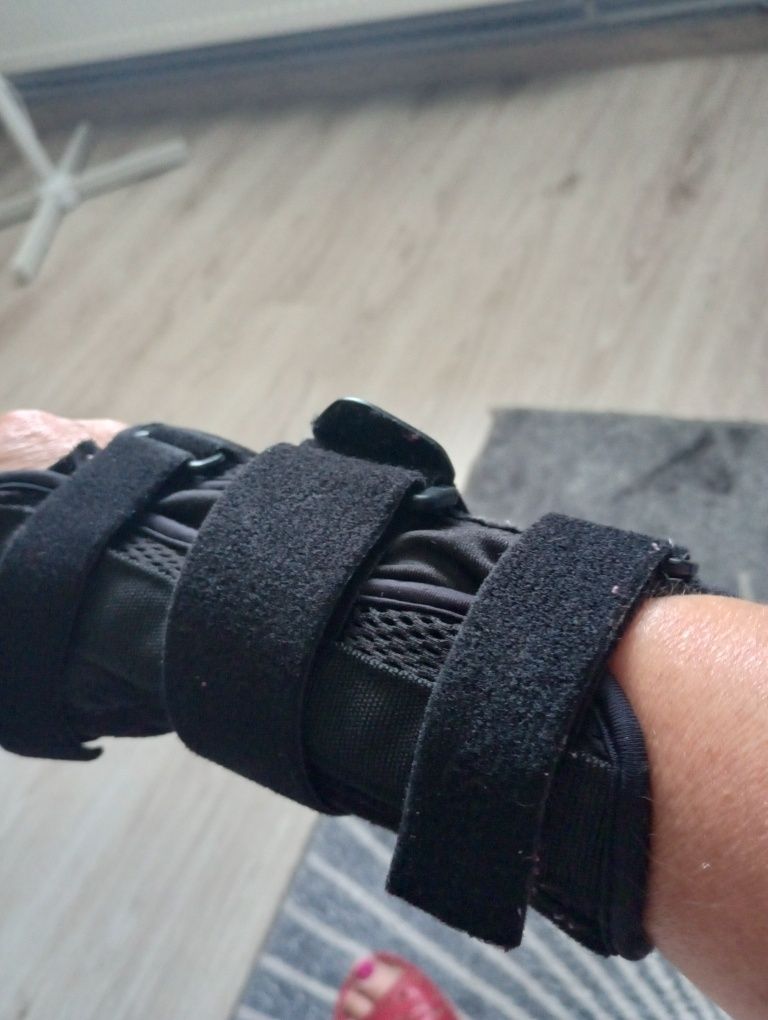 Orteza-Stabilizator stawu nadgarstkowego z ujęciem kciuka M
