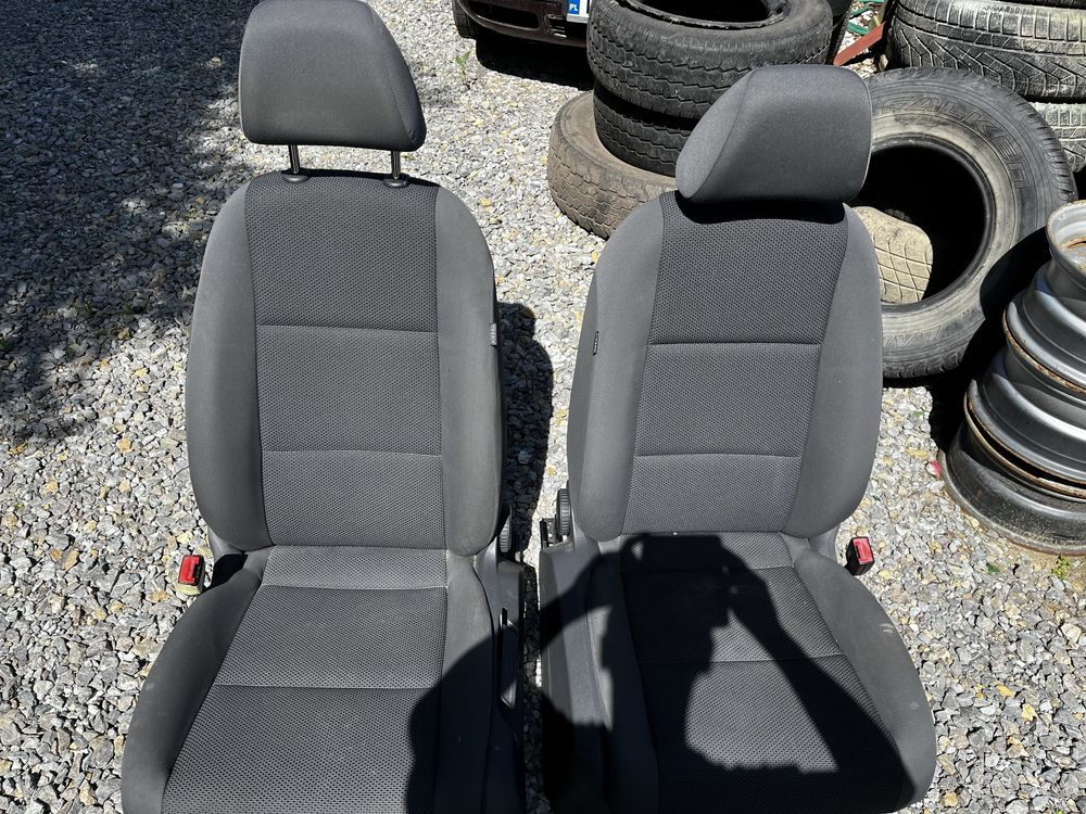 Fotele przód kompletne Volkswagen Touran,Caddy z lat 2012 lift