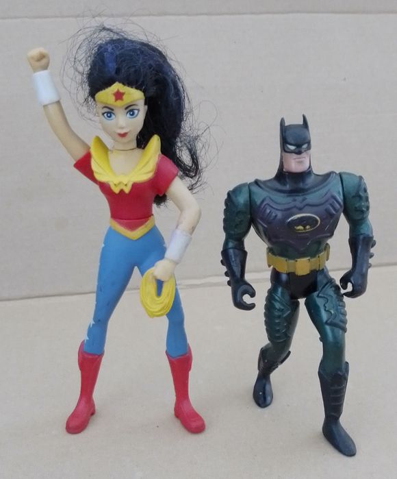 Bonecos da Wonder Woman e do Batman