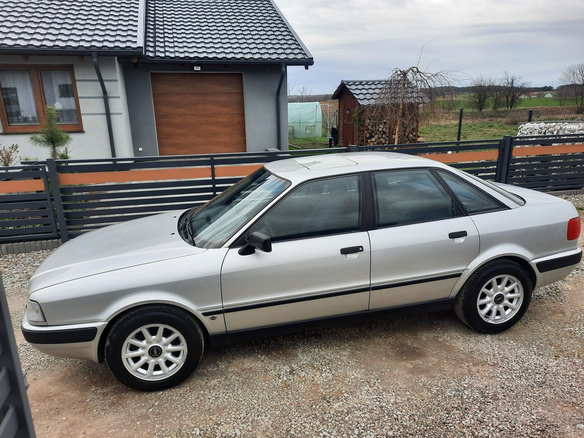 Audi 80 2.0 bęzyna BARDZO ŁADNA