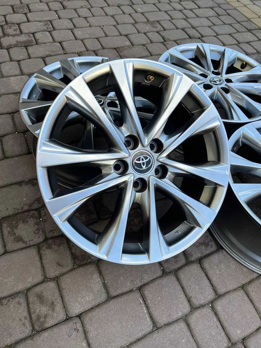 Oryginalne alufelgi Toyota 5x114,3 18 CZUJNIKI RAV 4 C-HR AVENSIS
