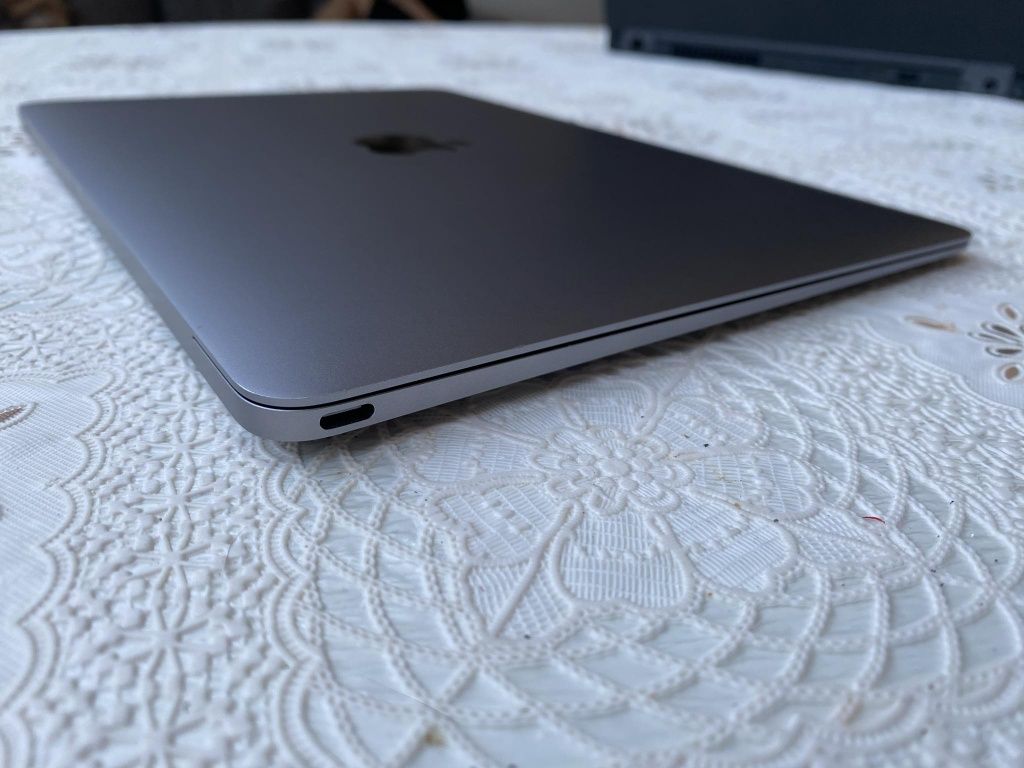 MacBook (Retina, 12-inch Early 2016)