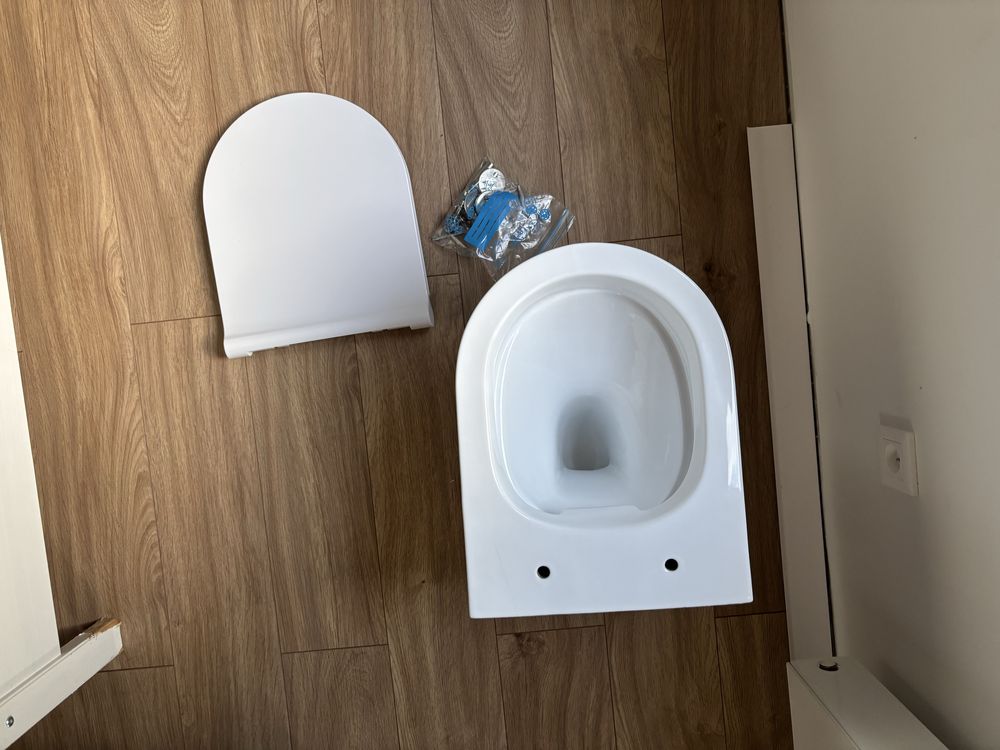 Miska wc bezkołnierzowa wisząca