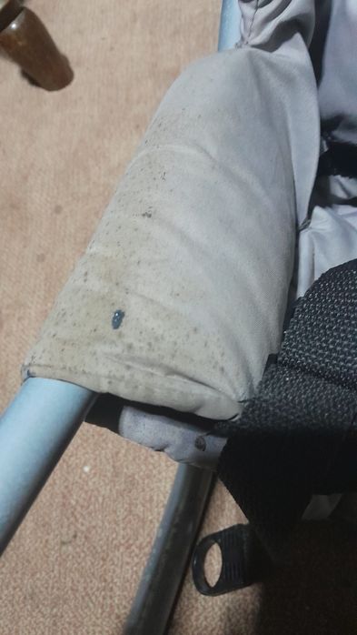 Szare. Krzesełko do przykręcania do stołu dla dzieci