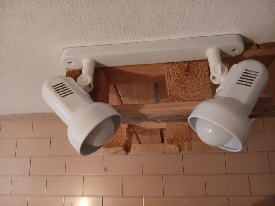 Vendo candeeiro de casa de banho