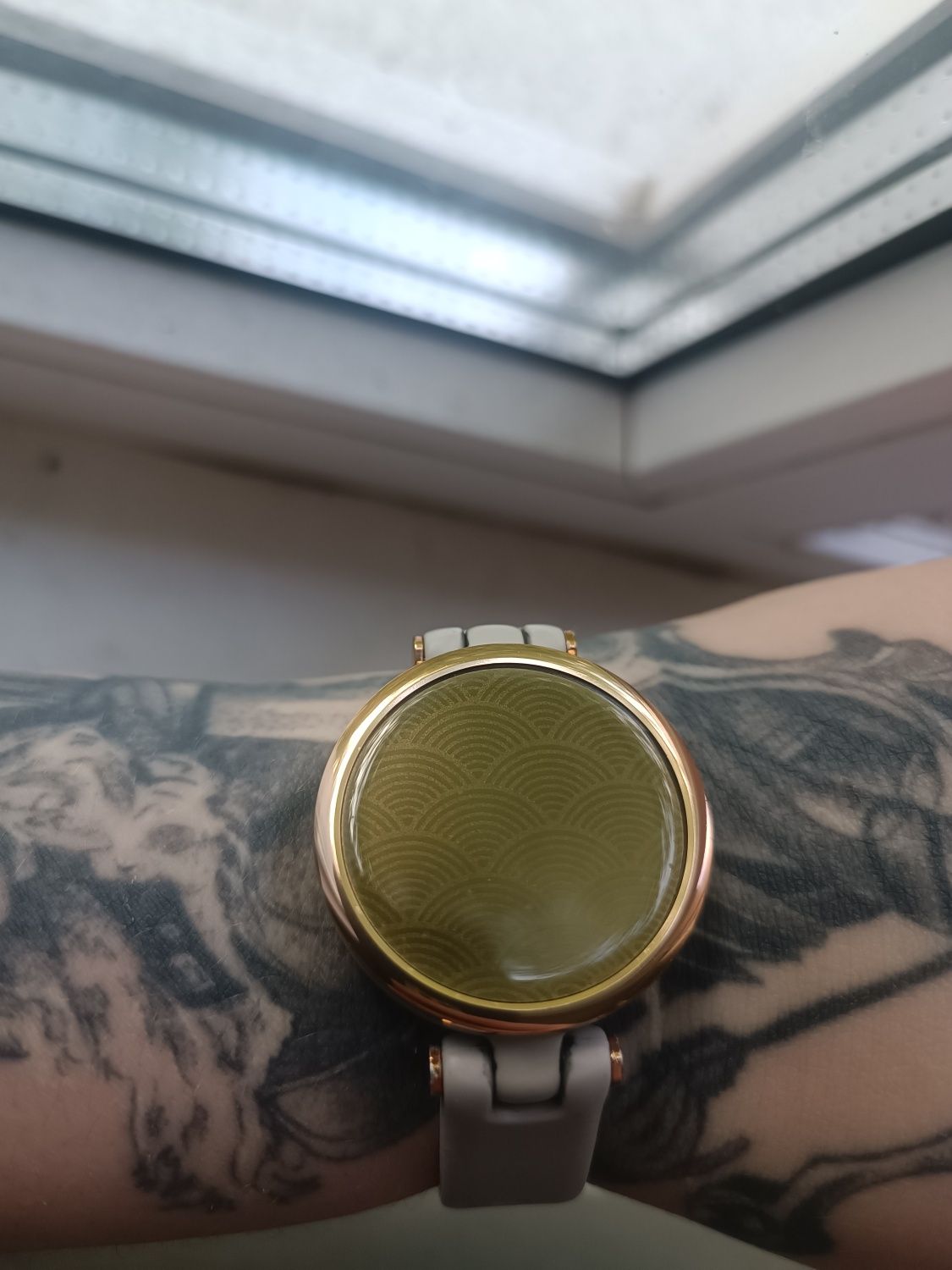 Garmin Lily Classic Light Gold
