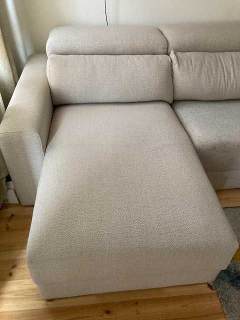 sofa com puff de arrecadacao marca Chateau D Ax