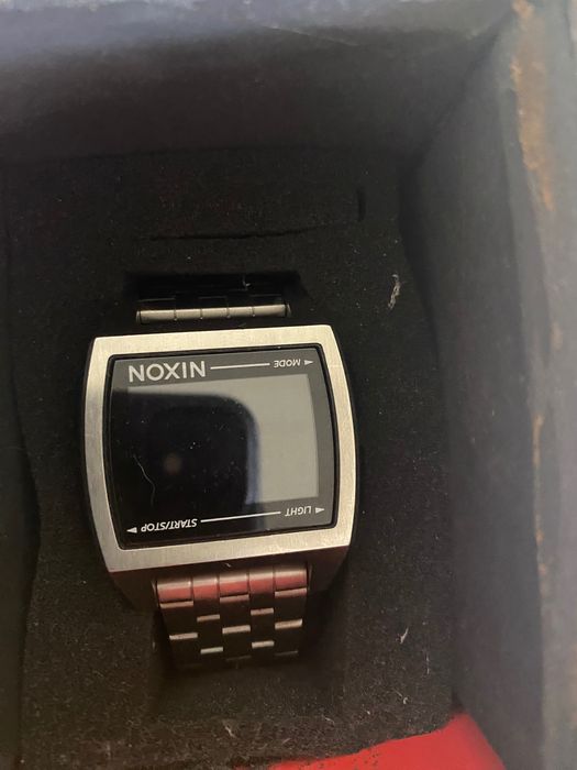 Relógio NIXON com caixa