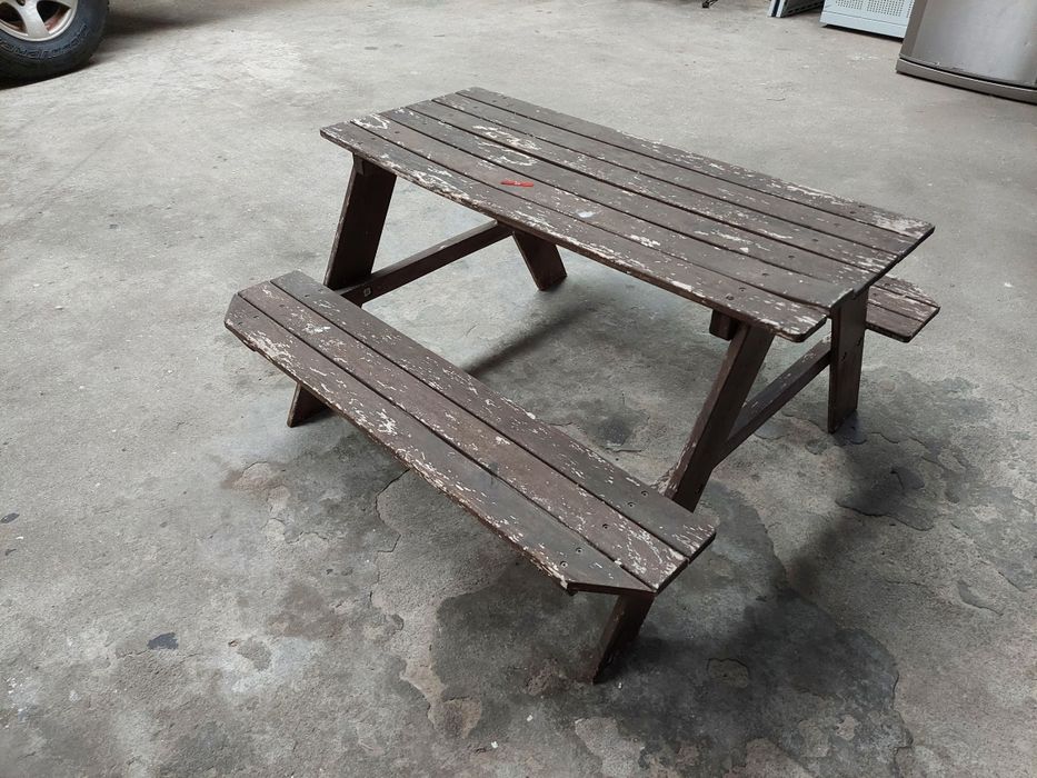 Mesa de madeira para criança