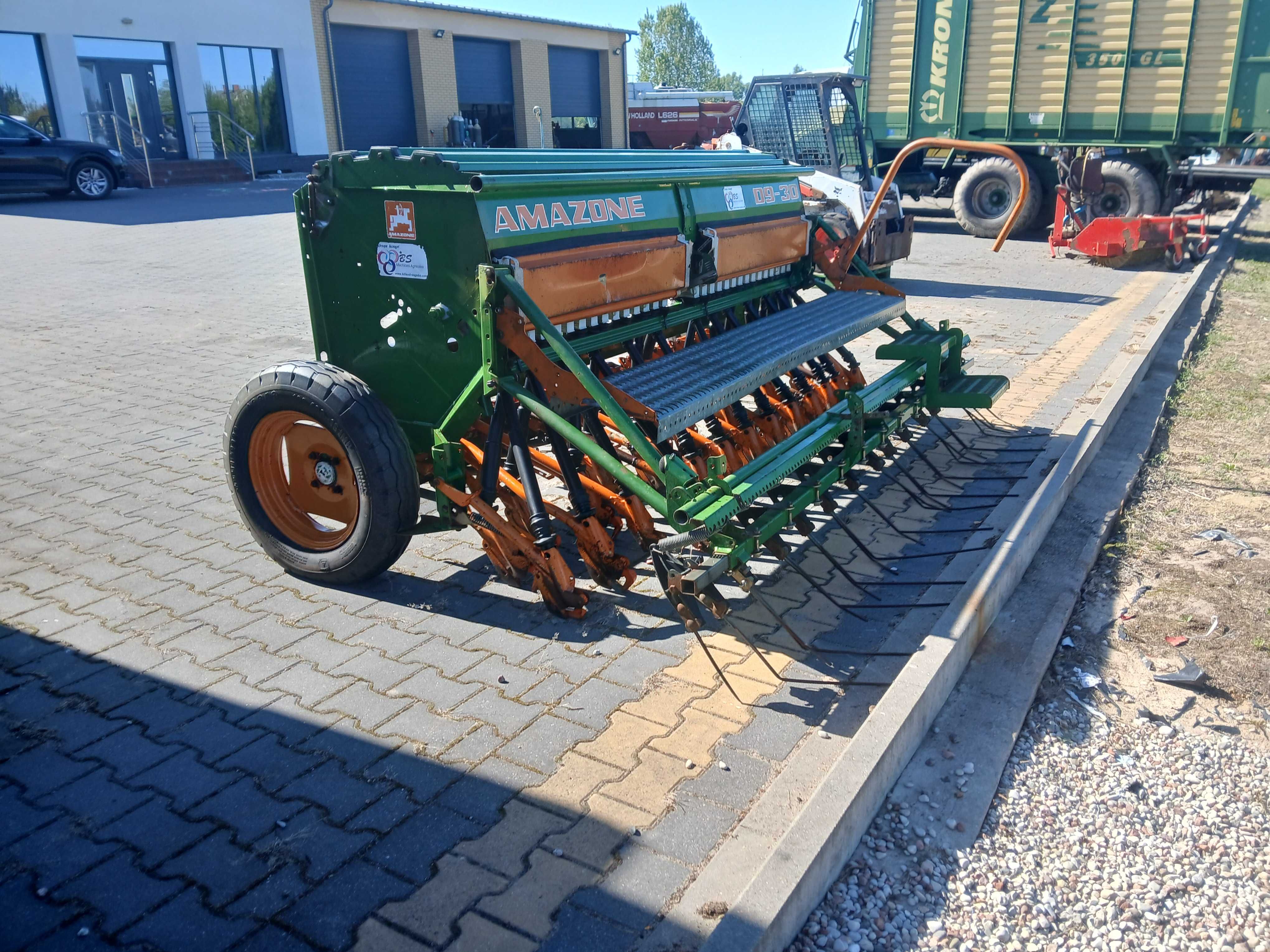 Siewnik zboza trawy Amazone d9 -30 specjal sciezki 25  rurek wysiew ku