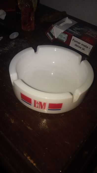 Vendo cinzeiro ( LM)