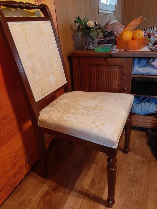 6 krzeseł drewniane i tapicerowane