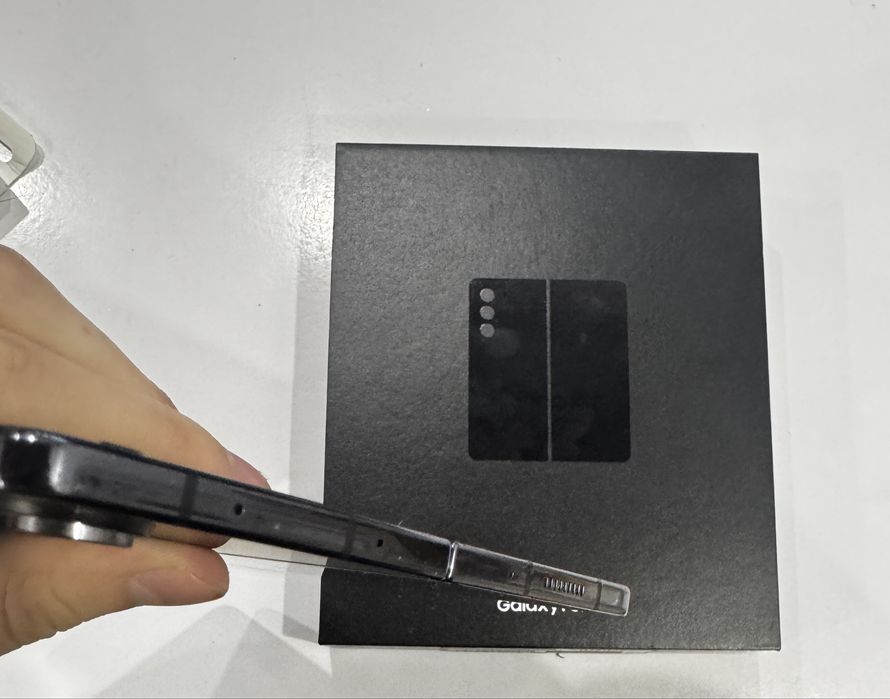 Samsung Galaxy Fold 5 12/512 + Pencil