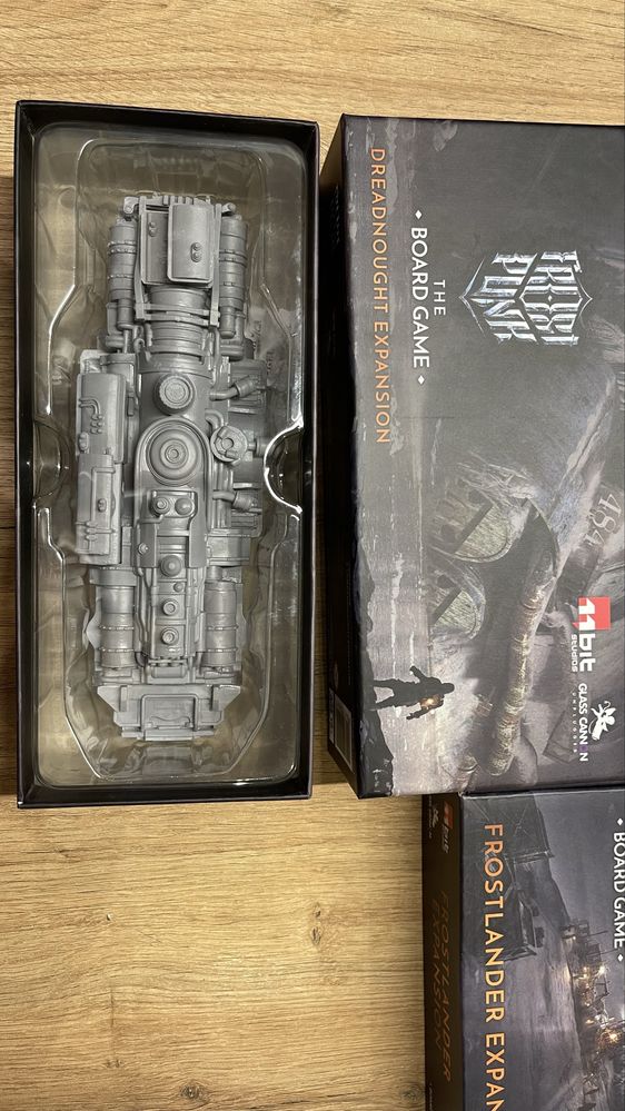 Gra planszowa Frostpunk z dodatkami i matą