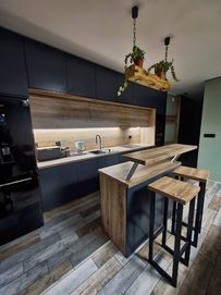 PRODUCENT meble na wymiar kuchenne pokojowe szafy z drzwiami suwanymi