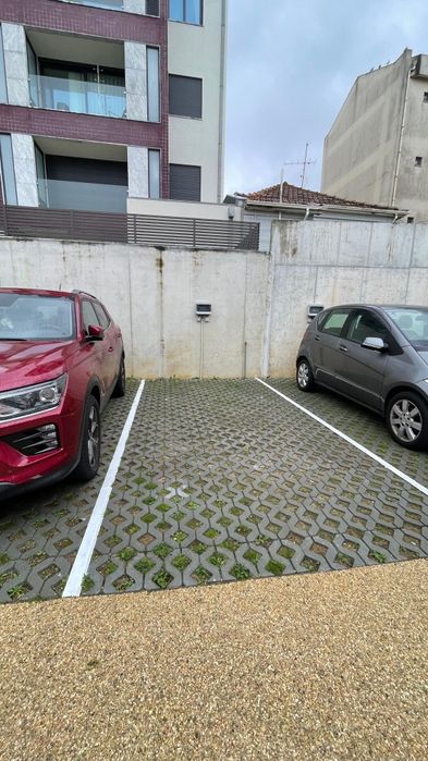 Lugar de Garagem para Alugar – Centro de Espinho (c/carreg.elétrico)