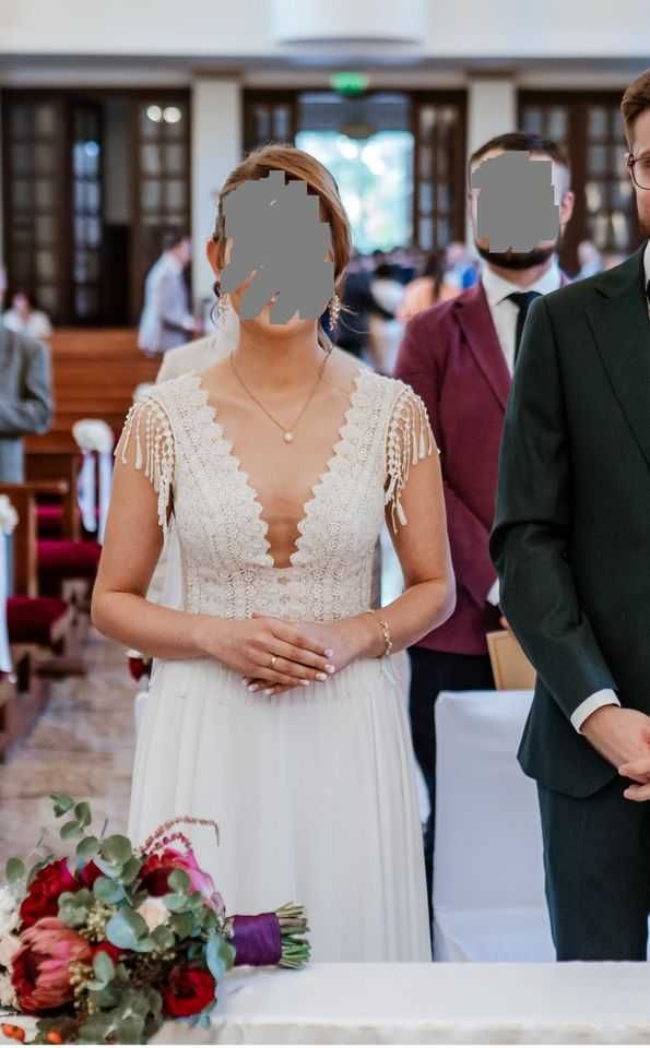 Suknia ślubna z trenem boho frędzle