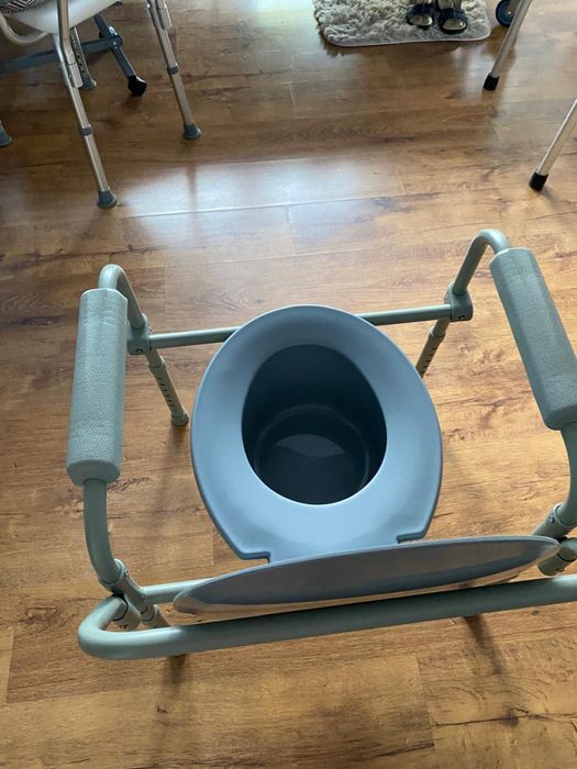 Toaleta przenosna, na dzialke, dla niepelnosprawnych