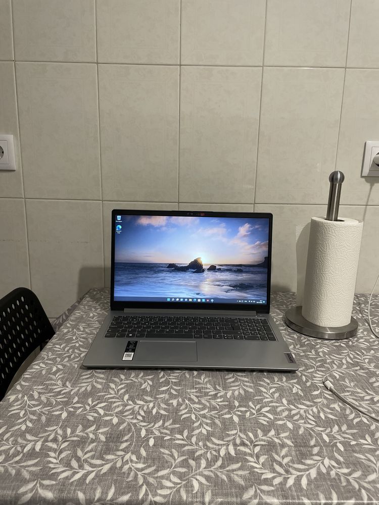 Portátil Lenovo ideapad Novo e bem negociável