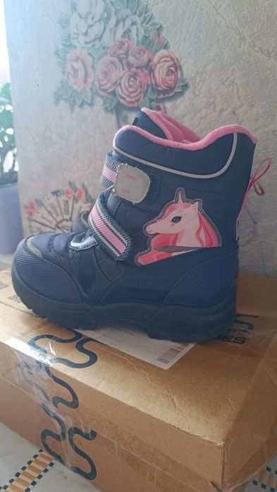 Зимове взуття на дівчинку  29-30 розмір