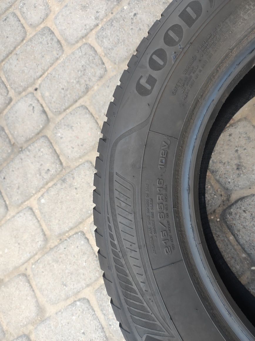 215.65.16 Dwie opony Wielosezonowe Goodyear Vector 4 Seasons Gen-3