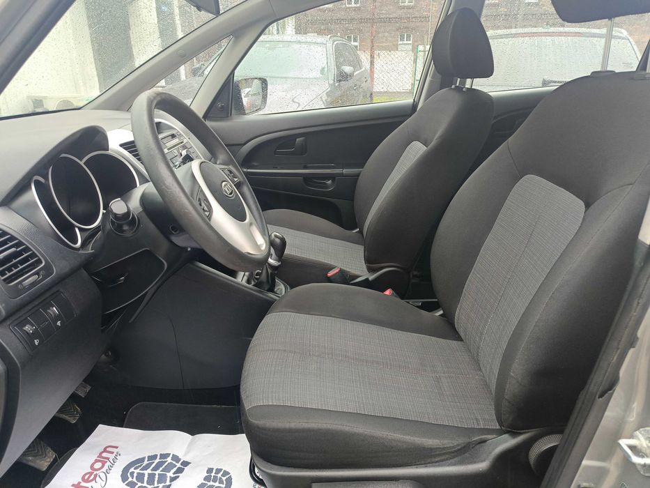 KIA VENGA 1.4 90 KM, Klimatyzacja, Czujniki Parkowania, Bardzo ładna