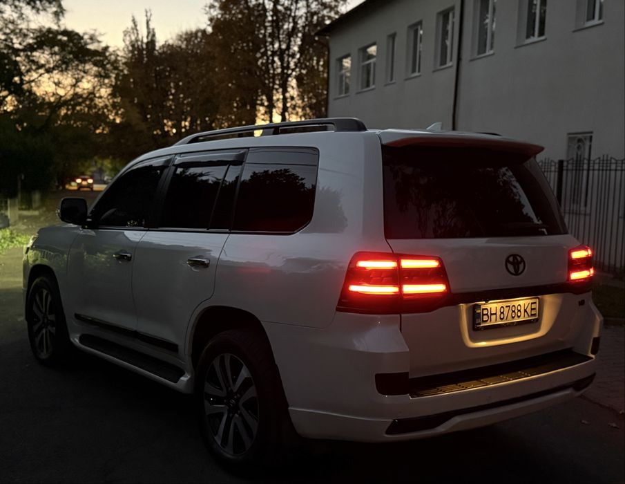 Toyota Land Cruiser 200 2016 v8 diеsel