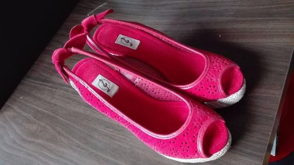 Eleganckie buty stradivarius, sandały na koturnie