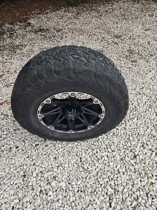 4 Jantes Ford off road 285/70/17 pneus BF
