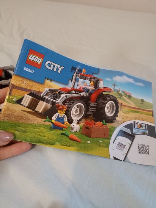 Trator vermelho - lego city 60287